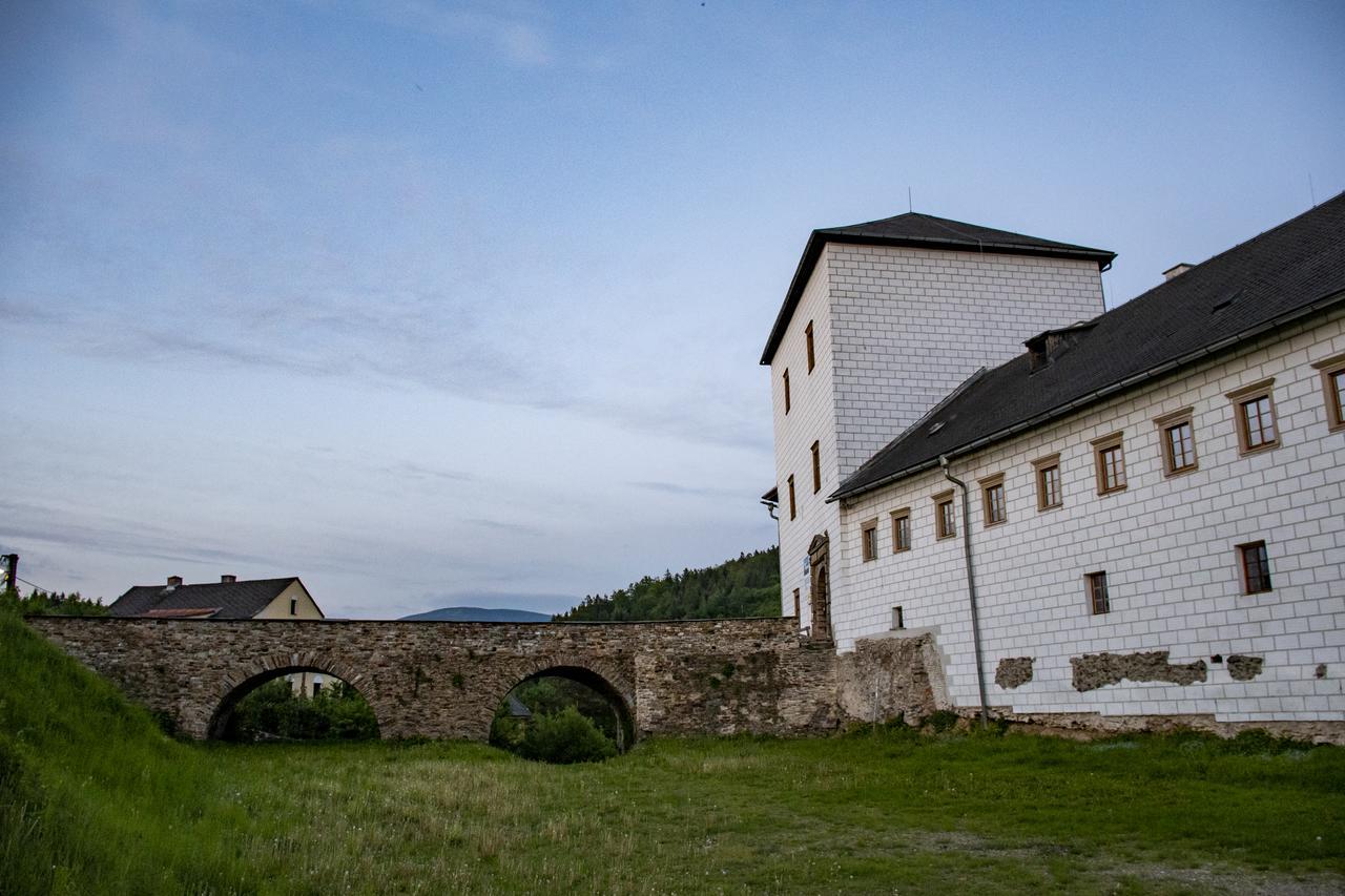 Zamek Kolstejn - Hotel Chateau Goldenstein Branná Dış mekan fotoğraf